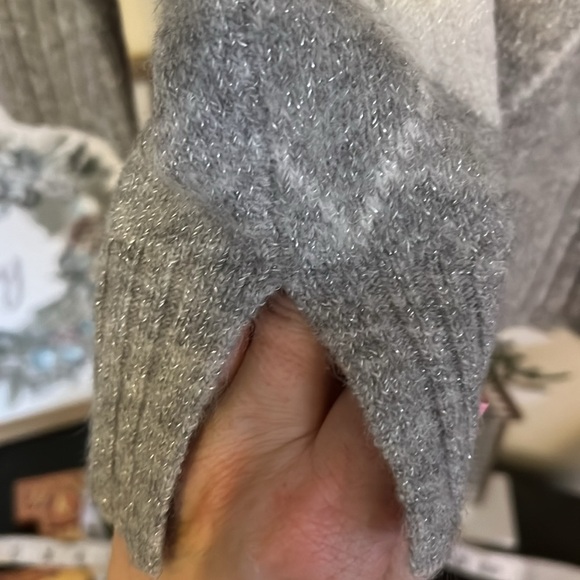 ELLE Gray/Silver/White Crewneck Argyle Sweater w/Scallop Detail, Sz Small, GUC. - Picture 8 of 9